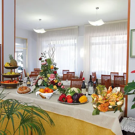 Mediterranee מלון 3*